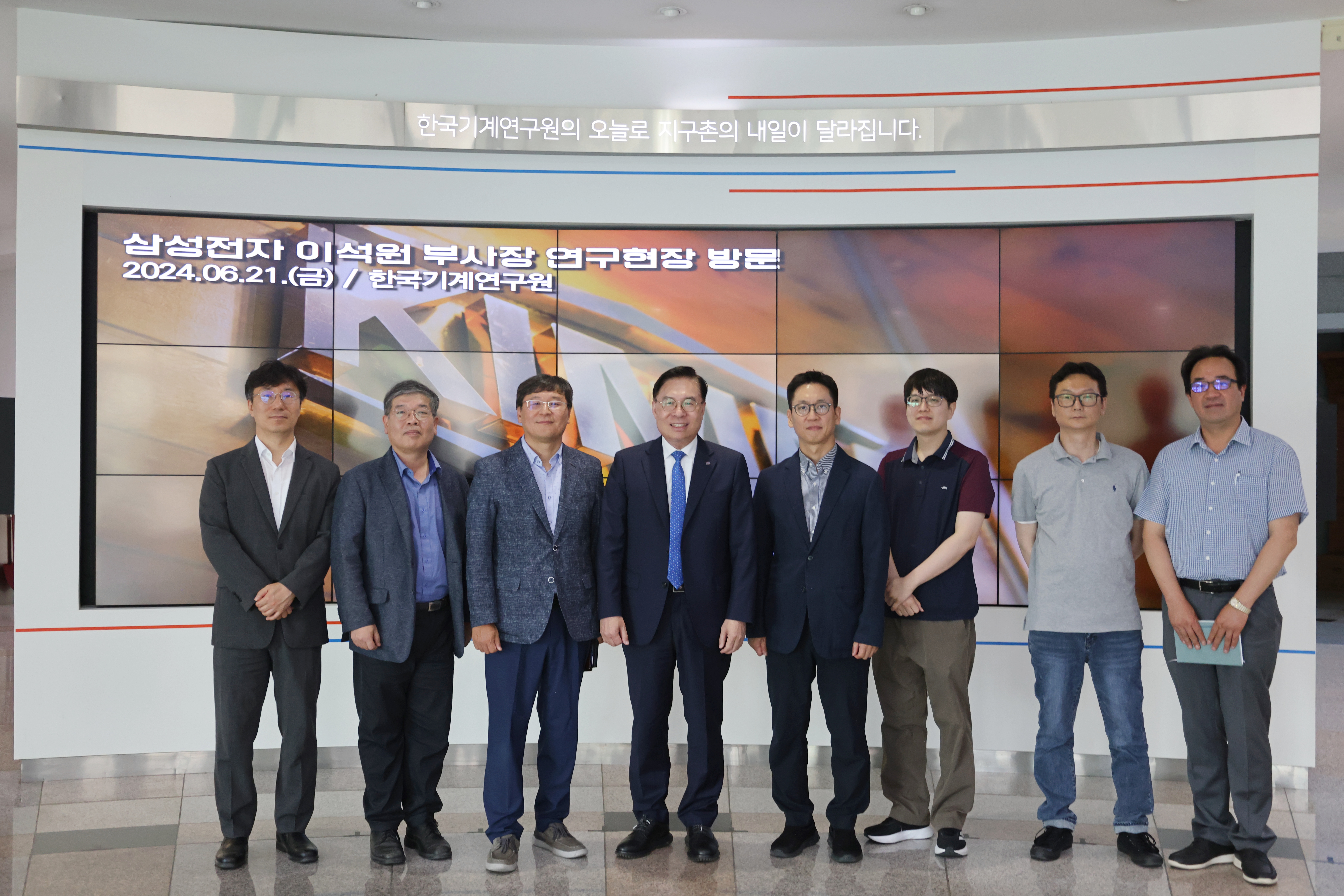삼성전자 이석원 부사장 연구현장 방문 단체사진