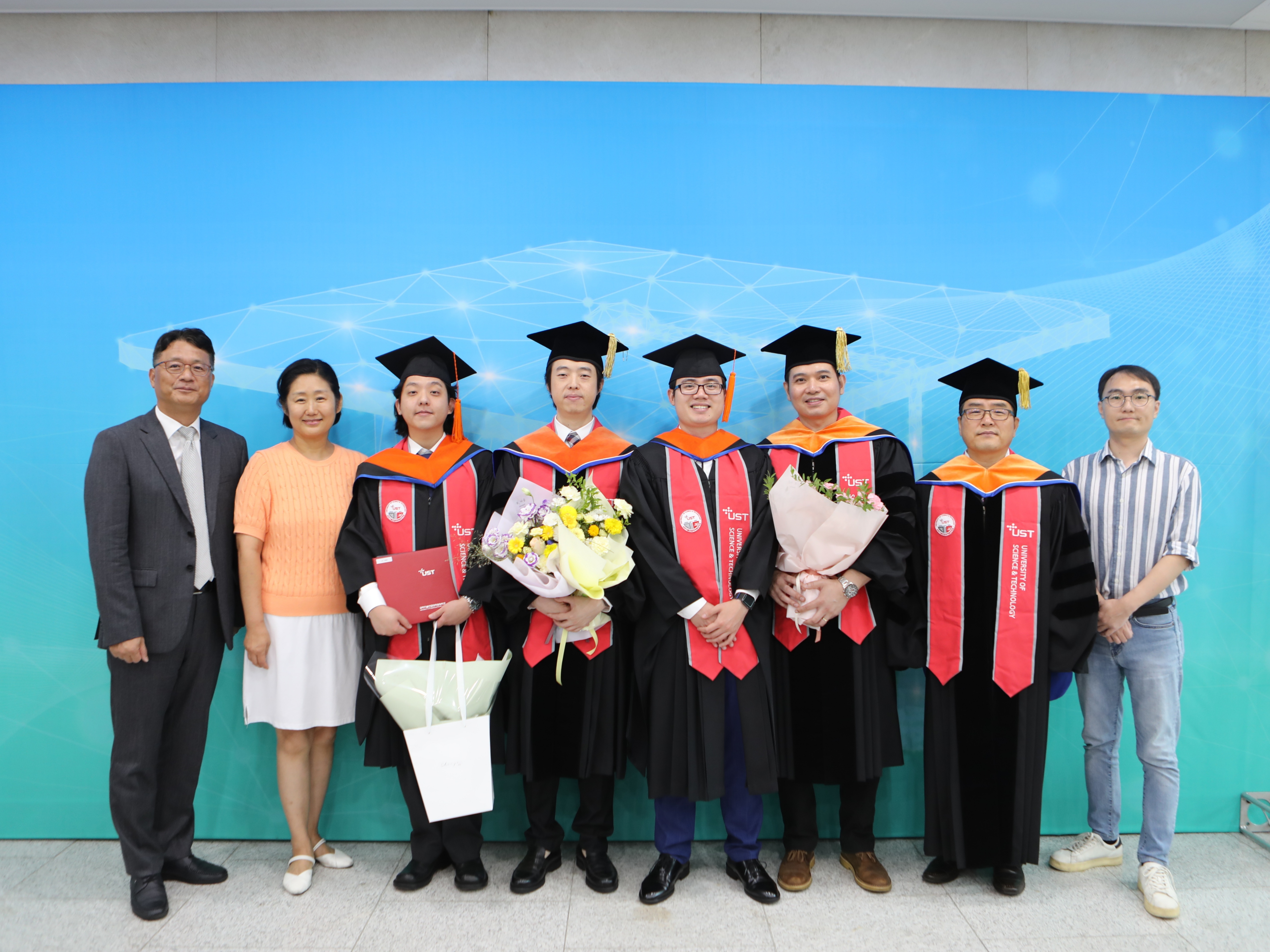 UST-KIMM 스쿨 학위수여식- 학위수여자 단체사진