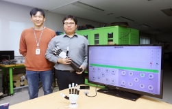 Development of an Ultra-Light Robotic Prosthetic Hand with Enabling Efficient and Stable Grasping Through Simple Control